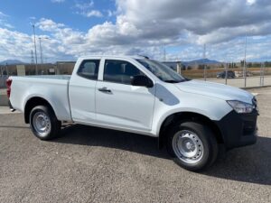 PICKUP ISUZU amb bola remolc